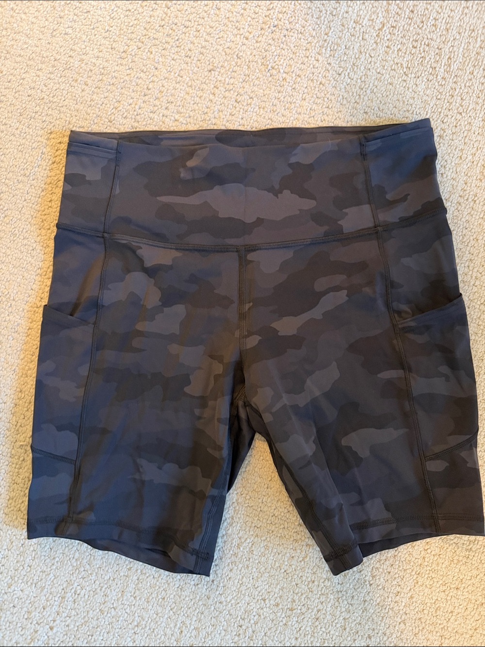 Women's High-Rise fast and free Camo Active Shorts - Black/Grey